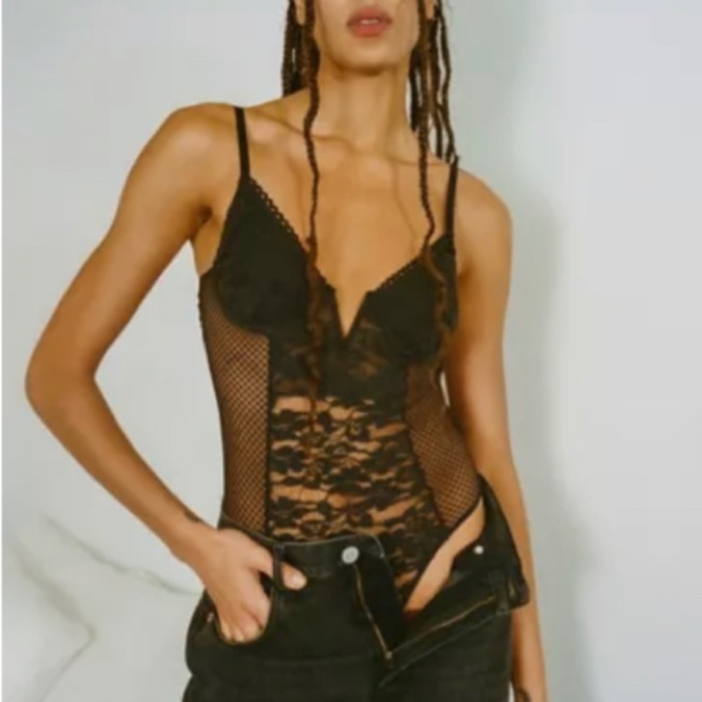 BRAND NEW W/ TAGS Urban Outfitters Lace Body Suit. Size XS